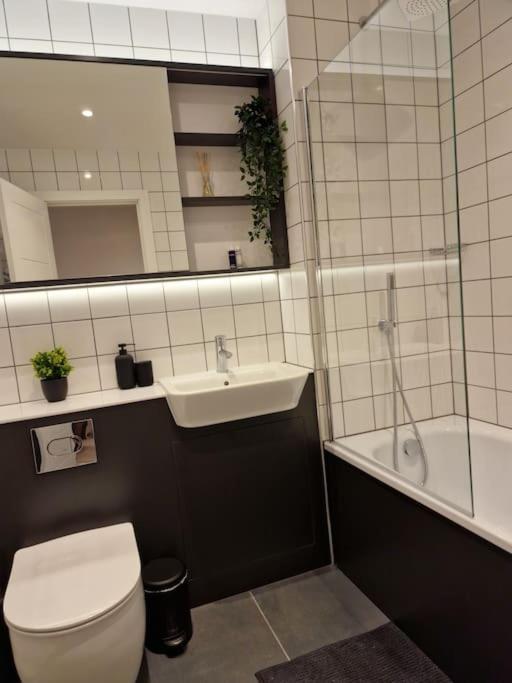 Modern-New Build Apartment In Birmingham Buitenkant foto