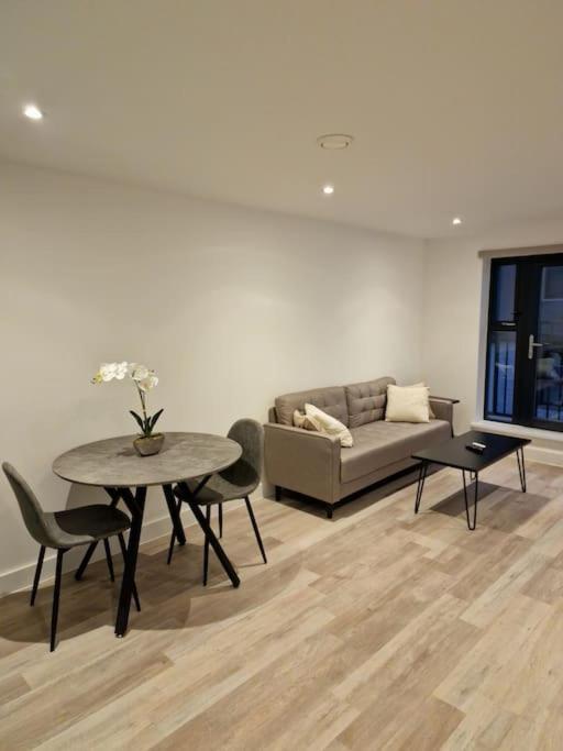 Modern-New Build Apartment In Birmingham Buitenkant foto