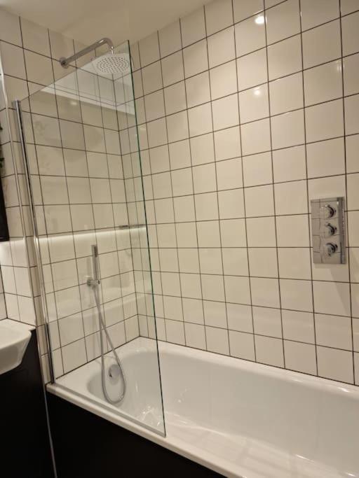Modern-New Build Apartment In Birmingham Buitenkant foto