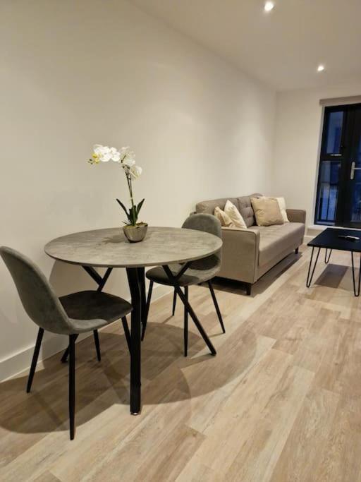 Modern-New Build Apartment In Birmingham Buitenkant foto